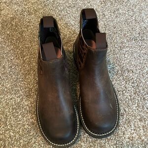 New Ariat pull on booties